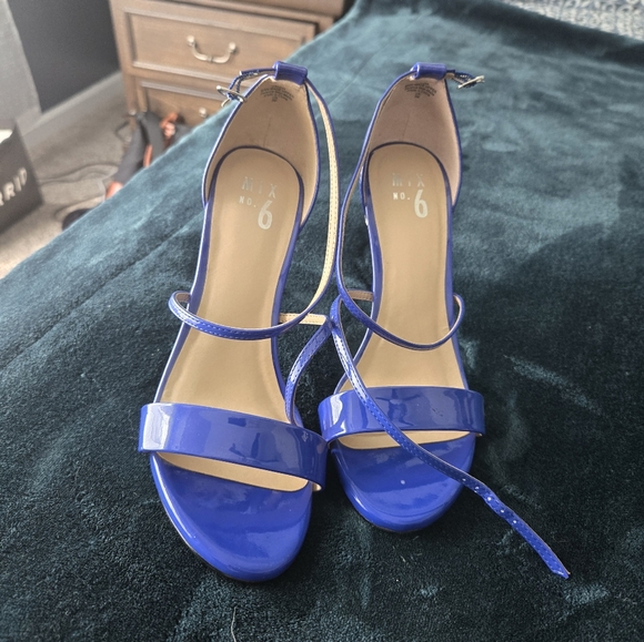 Shoes - Picture 4 of 6